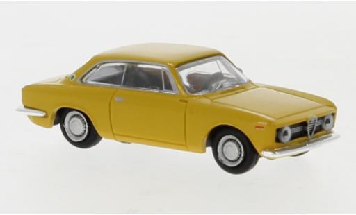 Miniature Alfa Romeo Giulia 1/87 Brekina Sprint GT jaune 1974 Alfa Romeo Giulia 1/87 Brekina Sprint GT jaune 1974 miniature