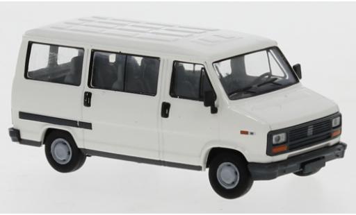 Miniature Fiat Ducato 1/87 Brekina Bus blanche 1982 Fiat Ducato 1/87 Brekina Bus blanche 1982 miniature
