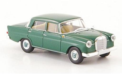 Miniature Mercedes 190 1/87 Brekina c (W 110) verte ohne Vitrine Mercedes 190 1/87 Brekina c (W 110) verte ohne Vitrine miniature
