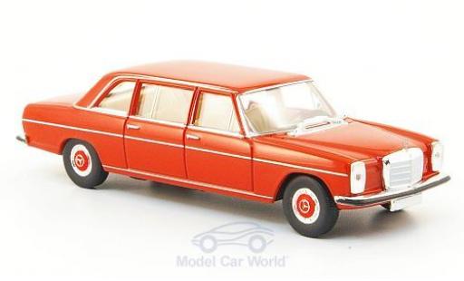 Miniature Mercedes 220 1/87 Brekina D lang (W115) rouge Mercedes 220 1/87 Brekina D lang (W115) rouge miniature