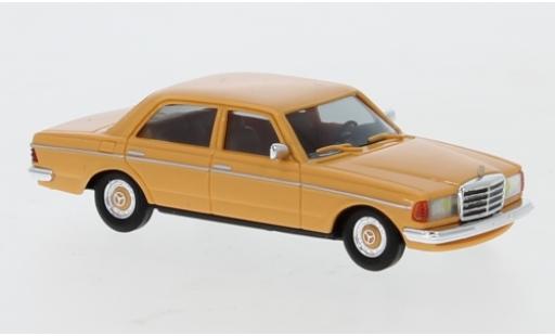 Miniature Mercedes Classe E 1/87 Busch (W123) 1977 avec jaune Scheinwerfern Mercedes Classe E 1/87 Busch (W123) 1977 avec jaune Scheinwerfern miniature