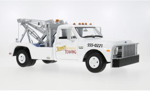 Chevrolet C-30 1/18 Greenlight Dually Wrecker blanche 1969 Jerry&rsquo;s Towing Fall Guy Stuntman 1:18 miniature