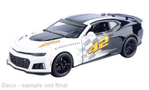 Chevrolet Camaro 1/24 Motormax ZL1 blanche/noire 1:24 miniature