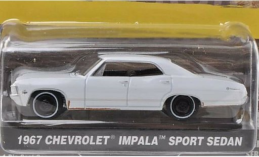 Chevrolet Impala Sedan 1/64 Greenlight Sport blanche 1967 miniature