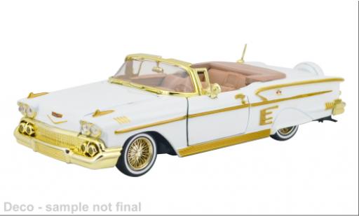 Chevrolet Impala 1/24 Motormax blanche/gold 1958 1:24 miniature