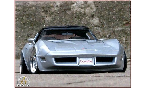 Chevrolet Corvette Coupe 1/18 Welly C3 grise jantes alu 18 et 19 pouces 1982 miniature