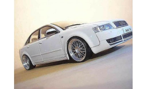 Audi A4 berline 1/18 Minichamps blanche jantes bbs miniature