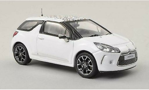 DS Automobiles DS3 Berline 1/43 IXO Kenzo Edition blanche avec toitdekoration 2010 miniature