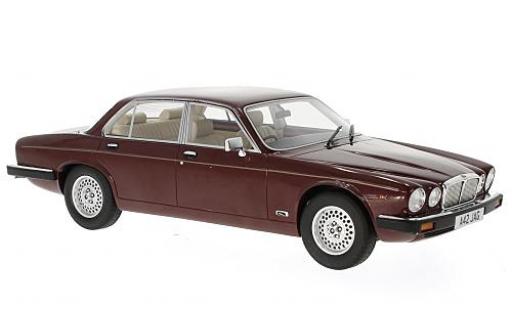 Miniature Jaguar XJ 1/18 Cult Scale Models Series III metallise rouge foncé RHD 1983 Jaguar XJ 1/18 Cult Scale Models Series III metallise rouge foncé RHD 1983 miniature