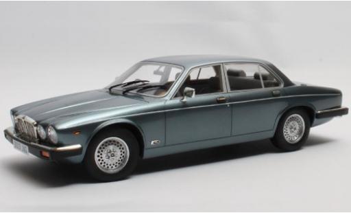 Miniature Jaguar XJ 1/18 Cult Scale Models SIII Sovereign metallise bleu clair RHD 1983 Jaguar XJ 1/18 Cult Scale Models SIII Sovereign metallise bleu clair RHD 1983 miniature