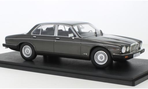 Miniature Jaguar XJ 1/18 Cult Scale Models SIII Sovereign metallise grise 1986 Jaguar XJ 1/18 Cult Scale Models SIII Sovereign metallise grise 1986 miniature