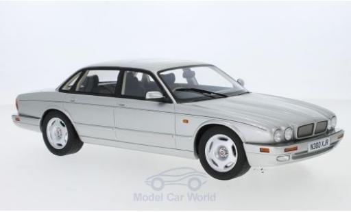 Miniature Jaguar XJ 1/18 Cult Scale Models R (X300) grise RHD 1995 Jaguar XJ 1/18 Cult Scale Models R (X300) grise RHD 1995 miniature