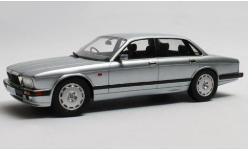 Miniature Jaguar XJ 1/18 Cult Scale Models R (40) grise RHD 1990 Jaguar XJ 1/18 Cult Scale Models R (40) grise RHD 1990 miniature