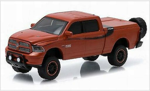Dodge RAM pickup 1/64 Greenlight 1500 Sport metallise marron/noire 2014 miniature
