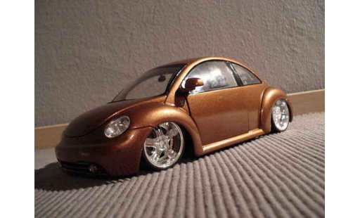 Volkswagen New Beetle Base 1/18 Maisto lv up miniature