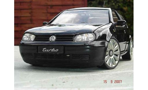 Volkswagen Golf GTI 1/18 Revell 3.2 turbo miniature