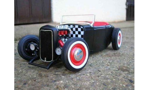 Ford 1932 Hot Rod 1/18 Ertl noir rouge miniature