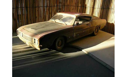 Ford Torino Talladega 1/18 Maisto gangsta car miniature