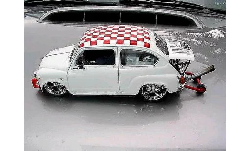 Fiat 850 Berlina 1/18 Solido moteur vw miniature