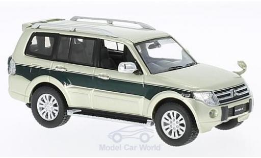 Miniature Mitsubishi Pajero 1/43 First 43 Models 4WD metallise verte/verte RHD 2010 Mitsubishi Pajero 1/43 First 43 Models 4WD metallise verte/verte RHD 2010 miniature