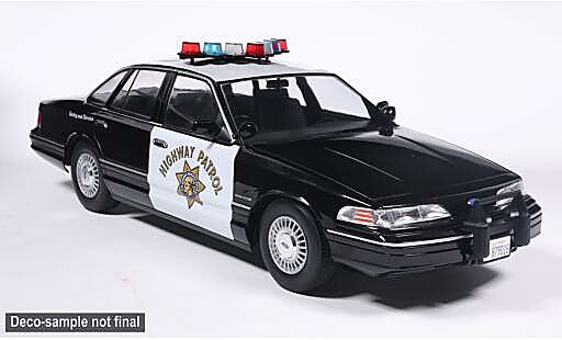 Ford Crown 1/18 MCG Victoria 1992 California Highway Patrol 1:18 miniature