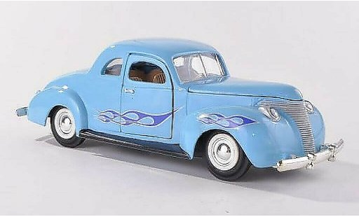 Ford Custom Berline 1/24 Motormax bleu avec Flammendekor 1949 miniature