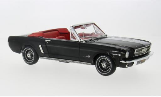 Miniature Ford Mustang 1/18 Auto World Conver noire 1:18 Ford Mustang 1/18 Auto World Conver noire 1:18 miniature