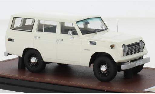 Miniature Toyota Land Cruiser 1/43 GLM FJ55 blanche 1979 Toyota Land Cruiser 1/43 GLM FJ55 blanche 1979 miniature