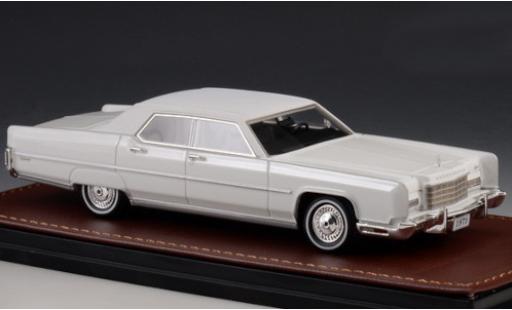 Miniature Lincoln Continental 1/43 GLM Town Car blanche/matt-blanche 1973 Lincoln Continental 1/43 GLM Town Car blanche/matt-blanche 1973 miniature