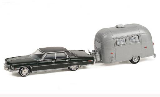 Miniature Cadillac Sedan 1/64 Greenlight DeVille verte/noire 1972 mit Airstream Bambi Cadillac Sedan 1/64 Greenlight DeVille verte/noire 1972 mit Airstream Bambi miniature