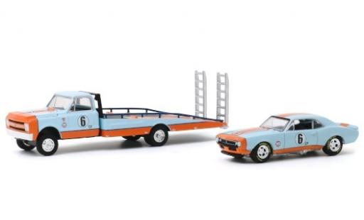 Miniature Chevrolet C-30 1/64 Greenlight Ramp Truck bleue/orange Gulf 1967 avec Camaro No.6 avec Rampes de chargement Chevrolet C-30 1/64 Greenlight Ramp Truck bleue/orange Gulf 1967 avec Camaro No.6 avec Rampes de chargement miniature