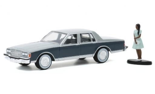 Miniature Chevrolet Caprice Classic 1/64 Greenlight metallise grise/matt-grise 1981 avec figurine Chevrolet Caprice Classic 1/64 Greenlight metallise grise/matt-grise 1981 avec figurine miniature
