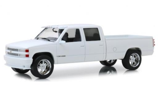 Miniature Chevrolet Silverado 1/18 Greenlight 3500 Crew Cab Custom blanche 1997 Chevrolet Silverado 1/18 Greenlight 3500 Crew Cab Custom blanche 1997 miniature