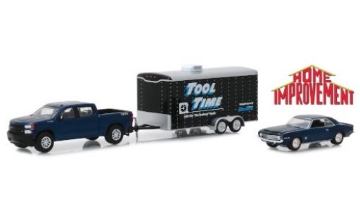 Miniature Chevrolet Silverado 1/64 Greenlight Tool Time 2019 mit 1969 Camaro SS und Zweiachskofferanhänger Chevrolet Silverado 1/64 Greenlight Tool Time 2019 mit 1969 Camaro SS und Zweiachskofferanhänger miniature