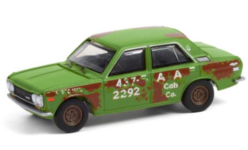 Datsun 510 1/64 Greenlight A&A Cab Co. 1970 4-Door Sedan avec traces de vieilissement miniature