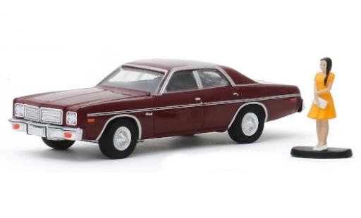 Miniature Dodge Coronet 1/64 Greenlight metallise rouge/matt-rouge 1976 avec figurine Dodge Coronet 1/64 Greenlight metallise rouge/matt-rouge 1976 avec figurine miniature