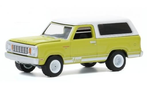 Miniature Dodge RAM 1/64 Greenlight Ramcharger verte/blanche 1977 Dodge RAM 1/64 Greenlight Ramcharger verte/blanche 1977 miniature