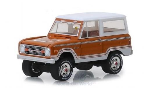 Miniature Ford Bronco 1/64 Greenlight Ranger marron/blanche 1977 Ford Bronco 1/64 Greenlight Ranger marron/blanche 1977 miniature