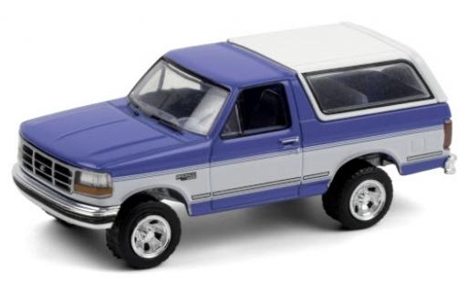 Miniature Ford Bronco 1/64 Greenlight XLT metallise bleue/blanche 1992 Ford Bronco 1/64 Greenlight XLT metallise bleue/blanche 1992 miniature