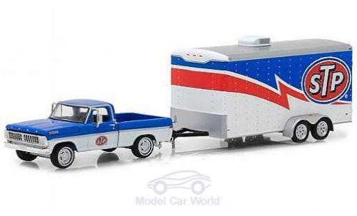 Miniature Ford F-1 1/64 Greenlight 00 STP 1970 mit geschlossenem Autoanhänger Ford F-1 1/64 Greenlight 00 STP 1970 mit geschlossenem Autoanhänger miniature