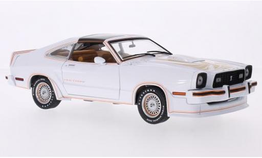 Miniature Ford Mustang 1/18 Greenlight II King Cobra blanche/gold 1978 Ford Mustang 1/18 Greenlight II King Cobra blanche/gold 1978 miniature