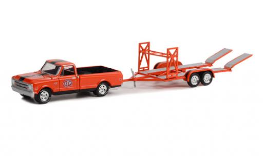 Miniature Chevrolet C-10 1/64 Greenlight Pick Up orange STP 1968 Chevrolet C-10 1/64 Greenlight Pick Up orange STP 1968 miniature