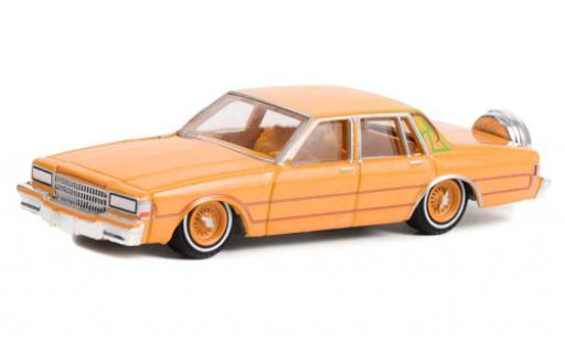 Miniature Chevrolet Caprice Classic 1/64 Greenlight orange/Dekor 1990 Chevrolet Caprice Classic 1/64 Greenlight orange/Dekor 1990 miniature