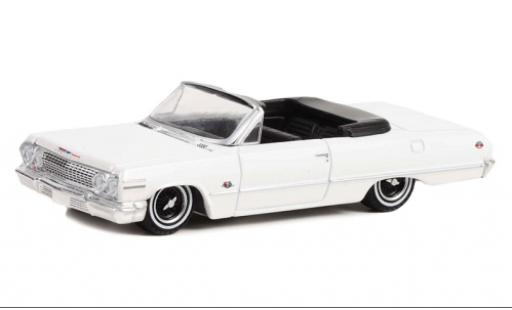 Miniature Chevrolet Impala 1/64 Greenlight SS Cabriolet blanche 1963 Chevrolet Impala 1/64 Greenlight SS Cabriolet blanche 1963 miniature
