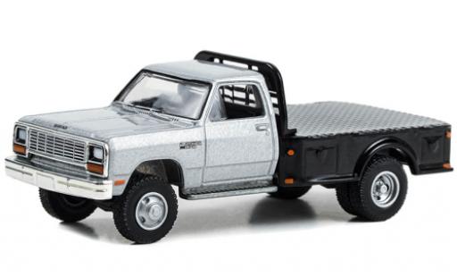 Miniature Dodge RAM 1/64 Greenlight W-350 Power Dually Flatbed d 1985 Dodge RAM 1/64 Greenlight W-350 Power Dually Flatbed d 1985 miniature