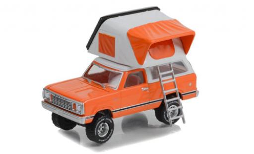 Miniature Dodge RAM 1/64 Greenlight Ramcharger SE orange/blanche 1977 Dodge RAM 1/64 Greenlight Ramcharger SE orange/blanche 1977 miniature