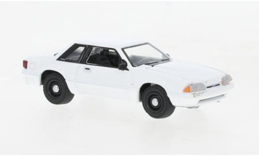 Miniature Ford Mustang 1/64 Greenlight SSP blanche 1987 Ford Mustang 1/64 Greenlight SSP blanche 1987 miniature