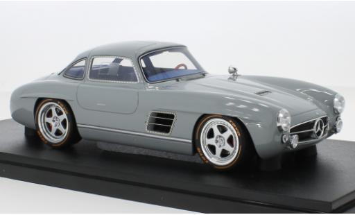 Miniature Mercedes CLA 1/18 GT Spirit S-Klub Gullwing gris clair 2021 Mercedes CLA 1/18 GT Spirit S-Klub Gullwing gris clair 2021 miniature