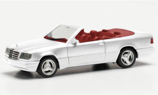 Miniature Mercedes Classe E 1/87 Herpa 320 CE (C124) cabriolet blanche Mercedes Classe E 1/87 Herpa 320 CE (C124) cabriolet blanche miniature