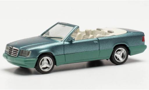 Miniature Mercedes Classe E 1/87 Herpa 320 CE (C124) cabriolet metallise turquoise Mercedes Classe E 1/87 Herpa 320 CE (C124) cabriolet metallise turquoise miniature